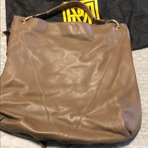 Flash Sale 💥 Tan Pour La Victoire Bag